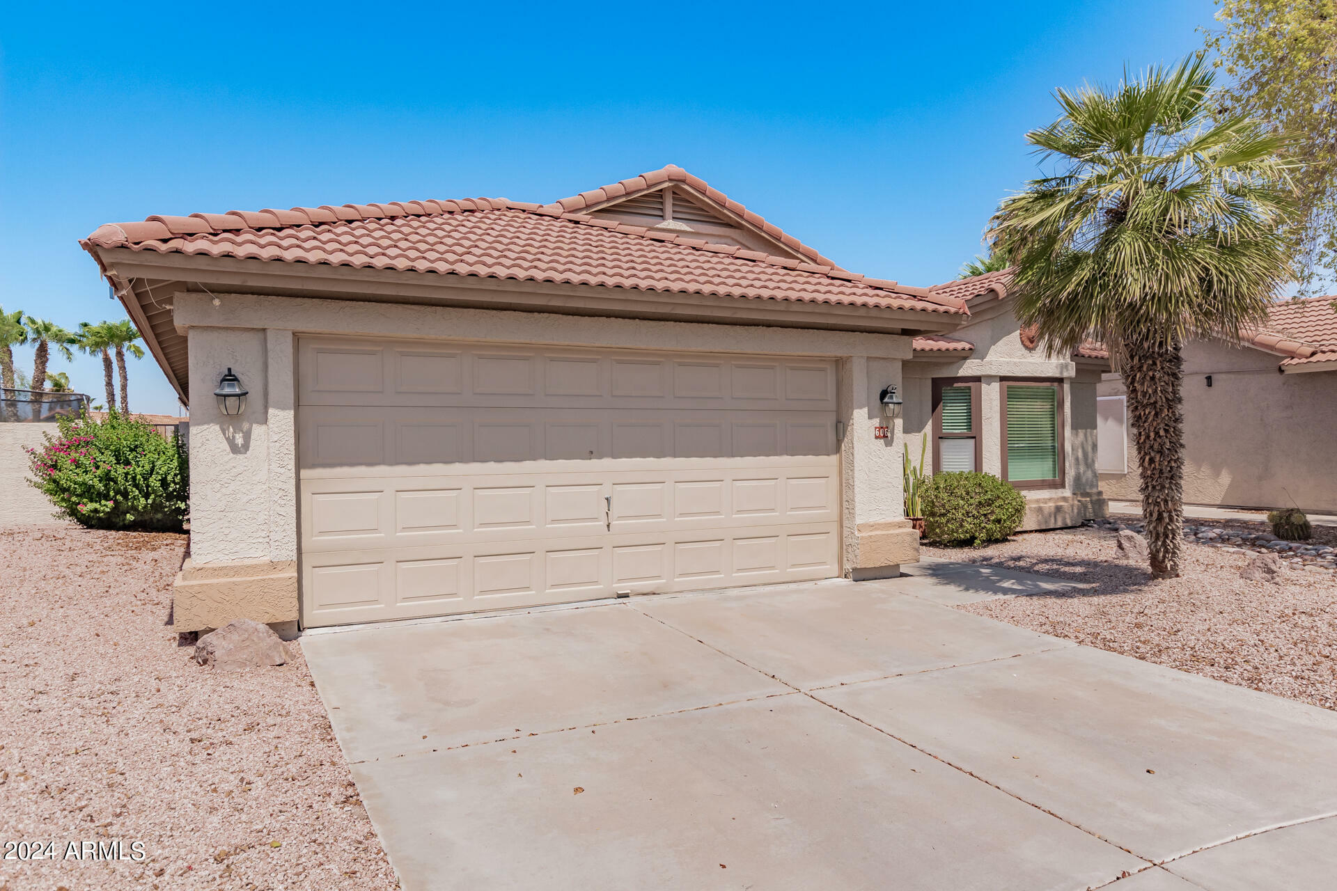 Property Photo:  606 S Golden Key Street  AZ 85233 