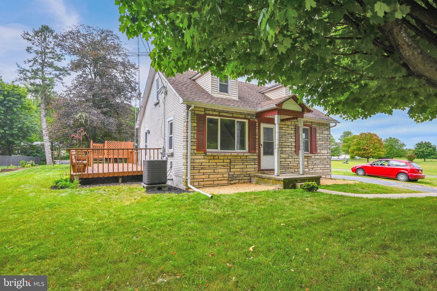 Property Photo:  1127 York Road  PA 17055 