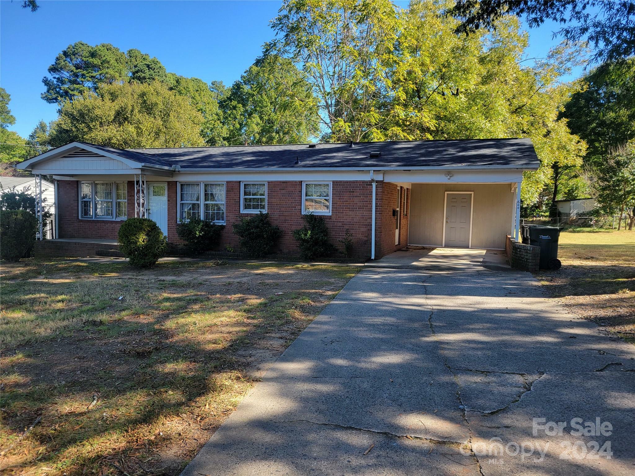 Property Photo:  600 Hyde Park Drive NE  NC 28025 