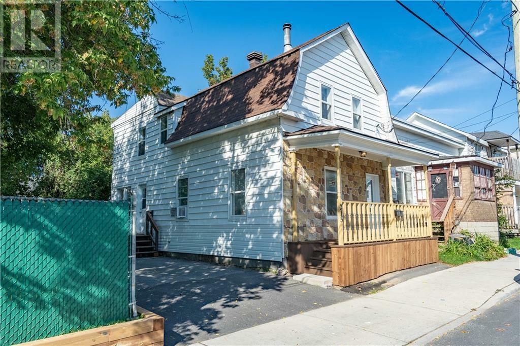 Photo de la propriété:  215 Louisa Street  ON K6H 4P9 