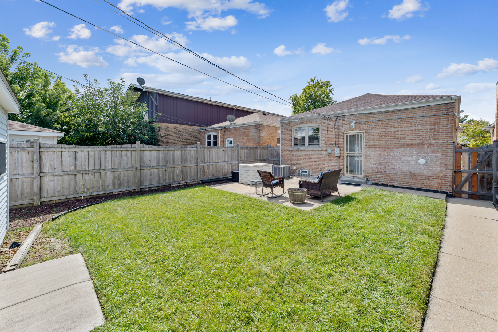 Property Photo:  10111 S Sangamon Street  IL 60643 