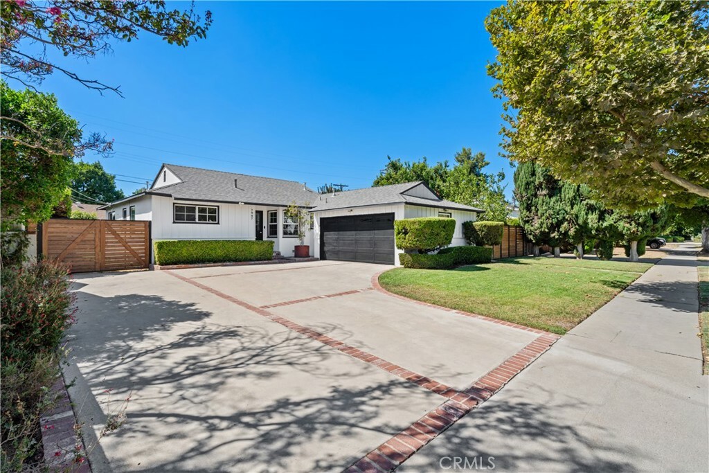 Property Photo:  7947 Amestoy Avenue  CA 91406 