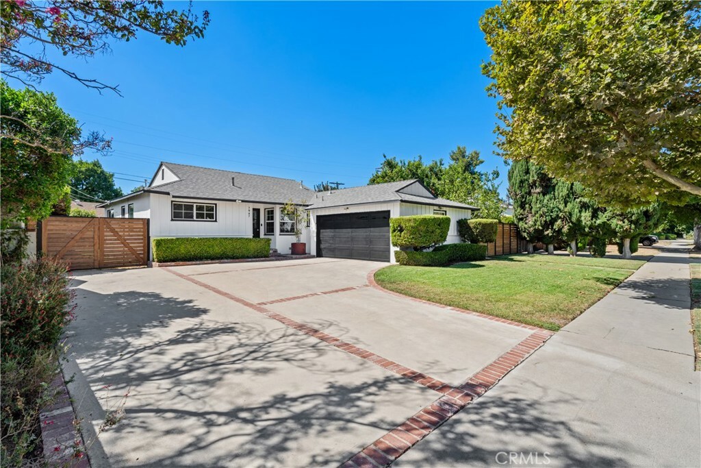 Property Photo:  7947 Amestoy Avenue  CA 91406 