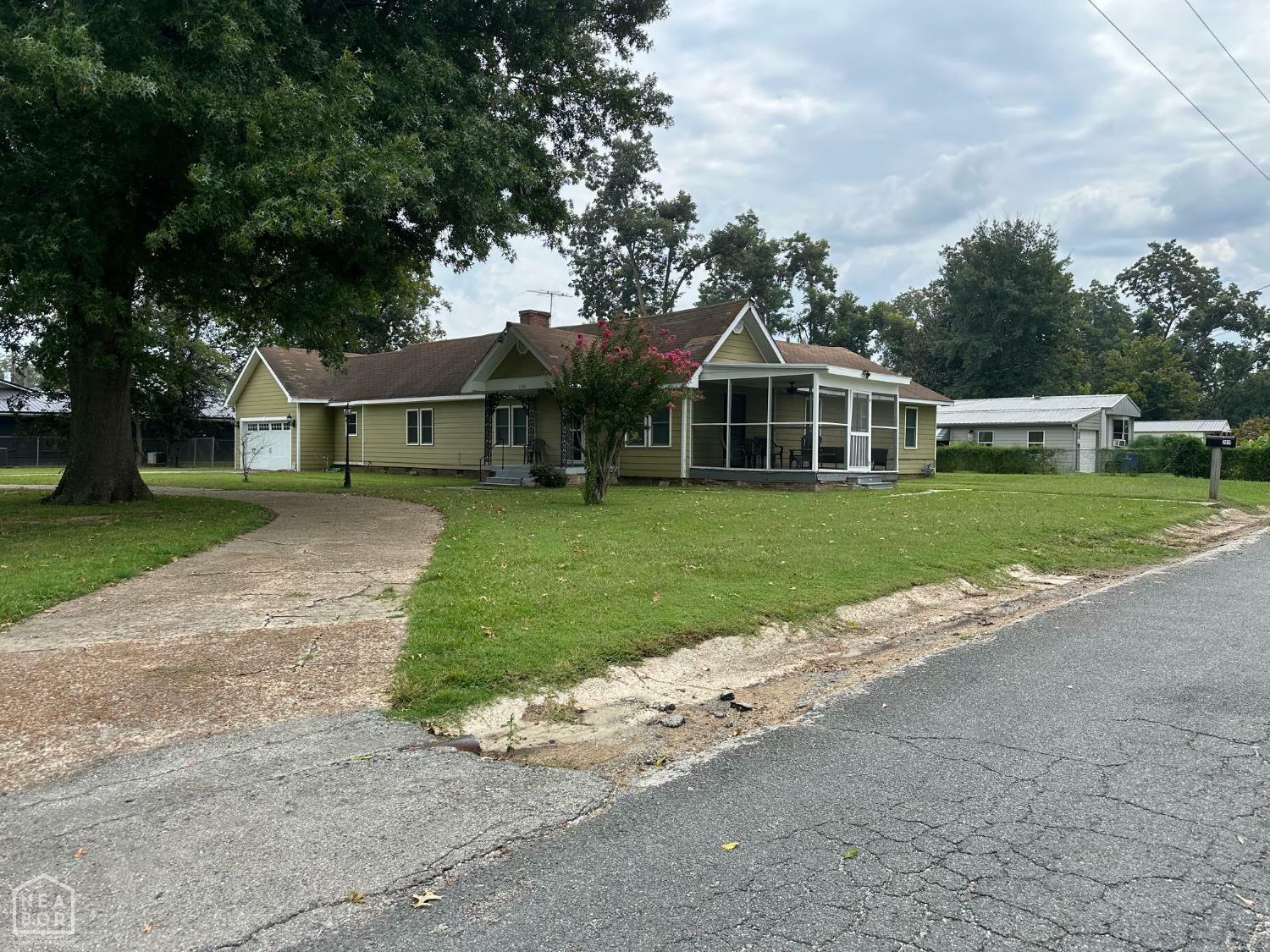 Property Photo:  1102 Elm St.  AR 72365 