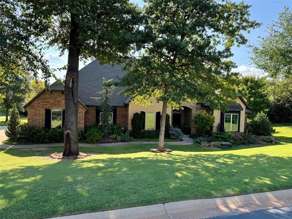 Property Photo: 14363 Terrazza Crossing OK 73034