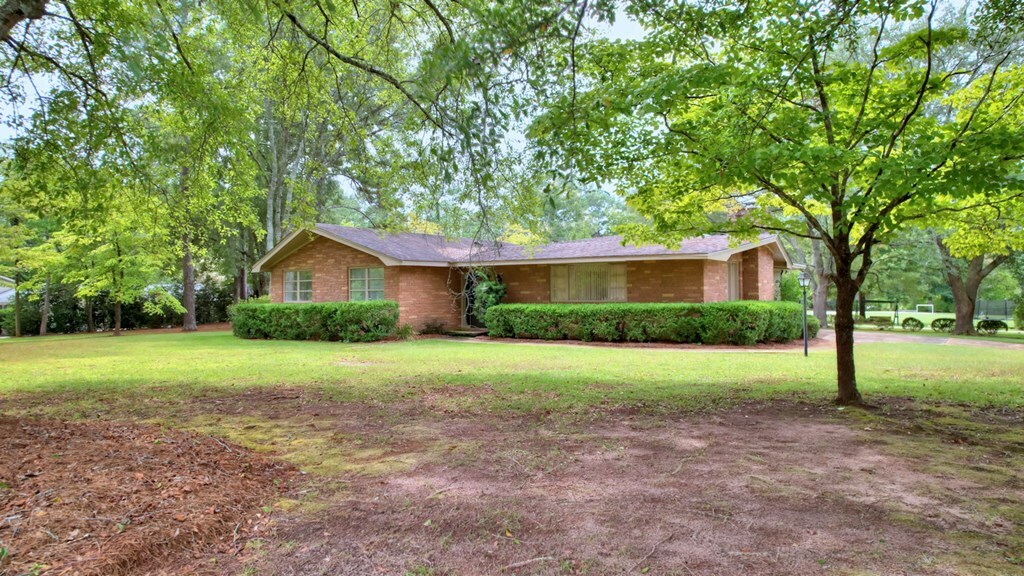 Property Photo:  2505 Devon Drive  GA 31721 