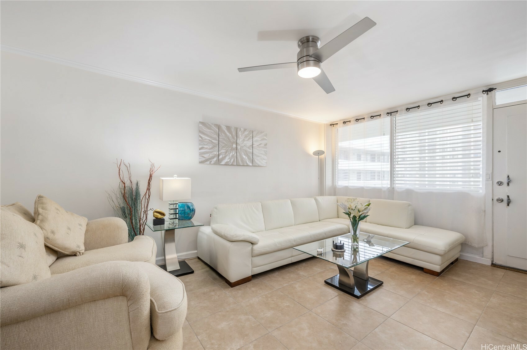 Property Photo: 425 Ena Road 1202A HI 96815
