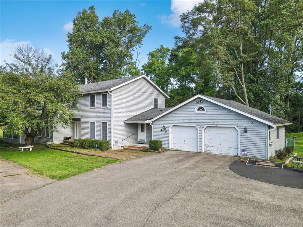 Property Photo:  1111 Campbell Court  PA 18360 