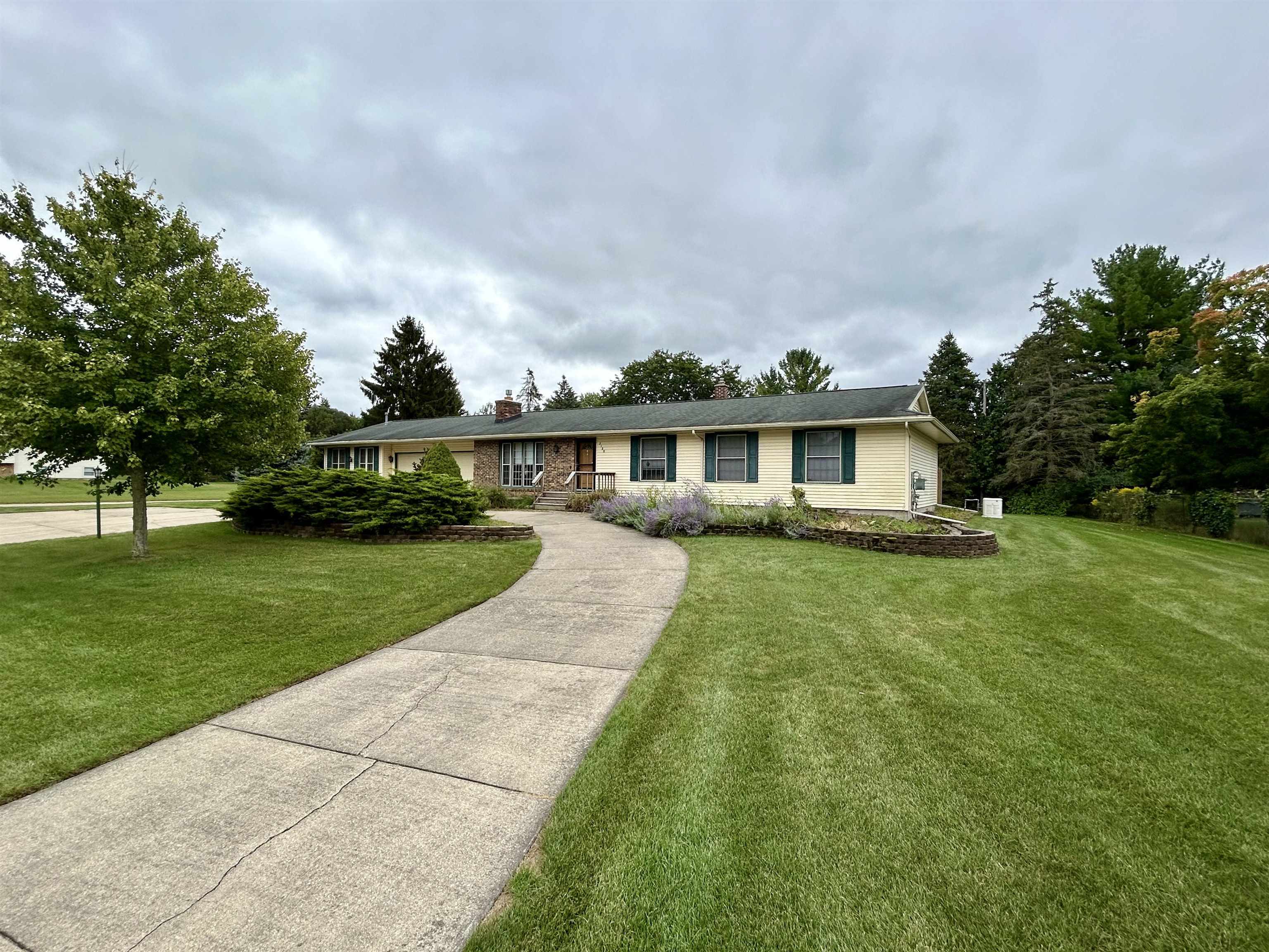 2188 Candlewood  Charlotte MI 48813 photo