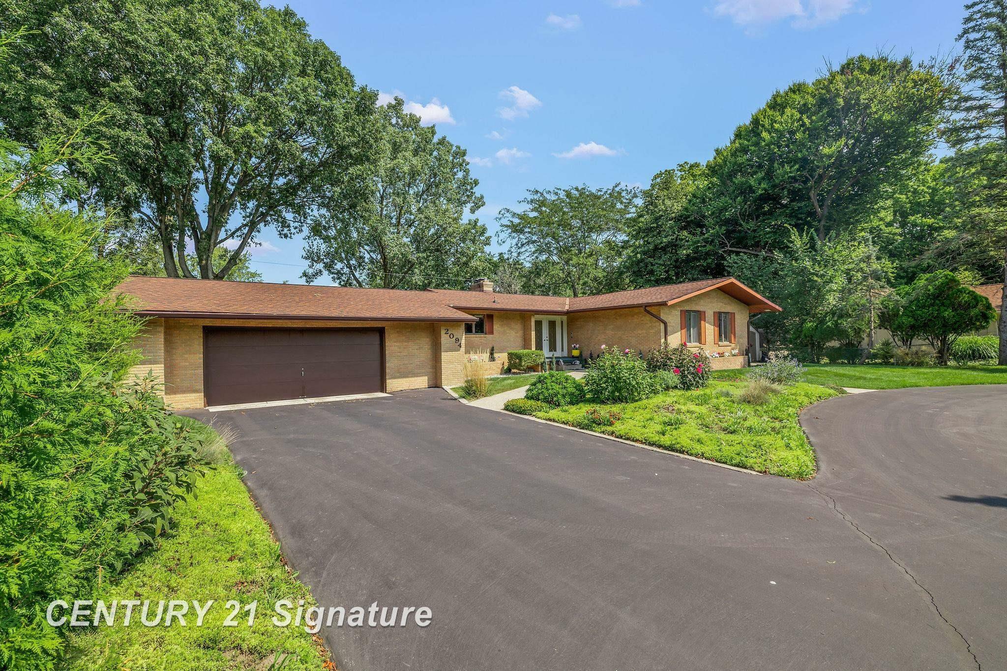 Property Photo:  2094 Riverwood Drive  MI 48864 