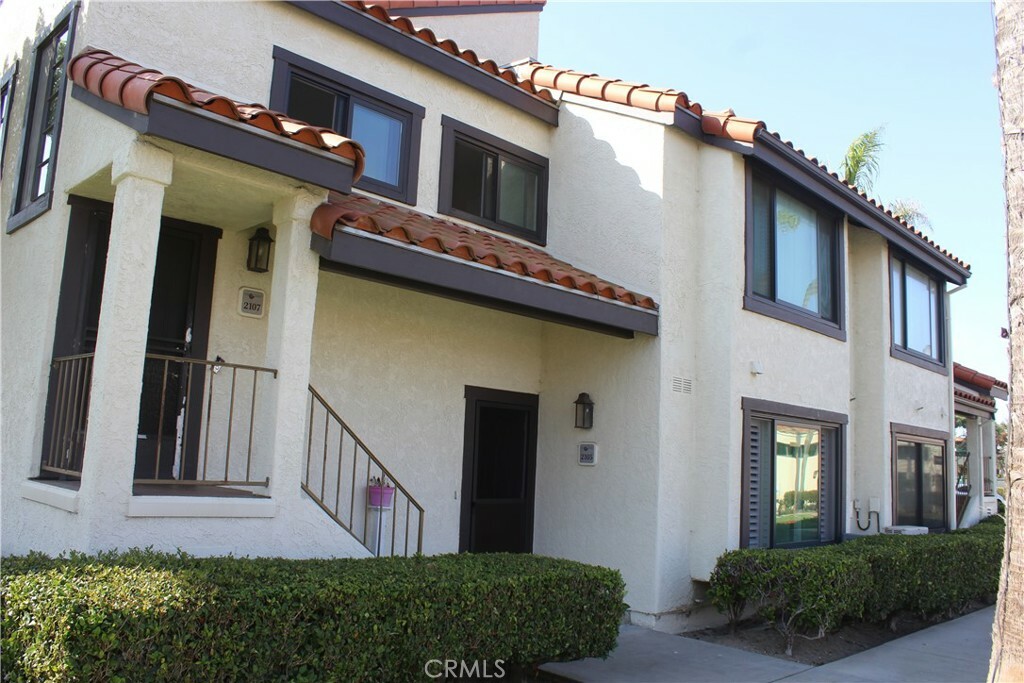 Property Photo:  2105 Martinique Lane  CA 93035 