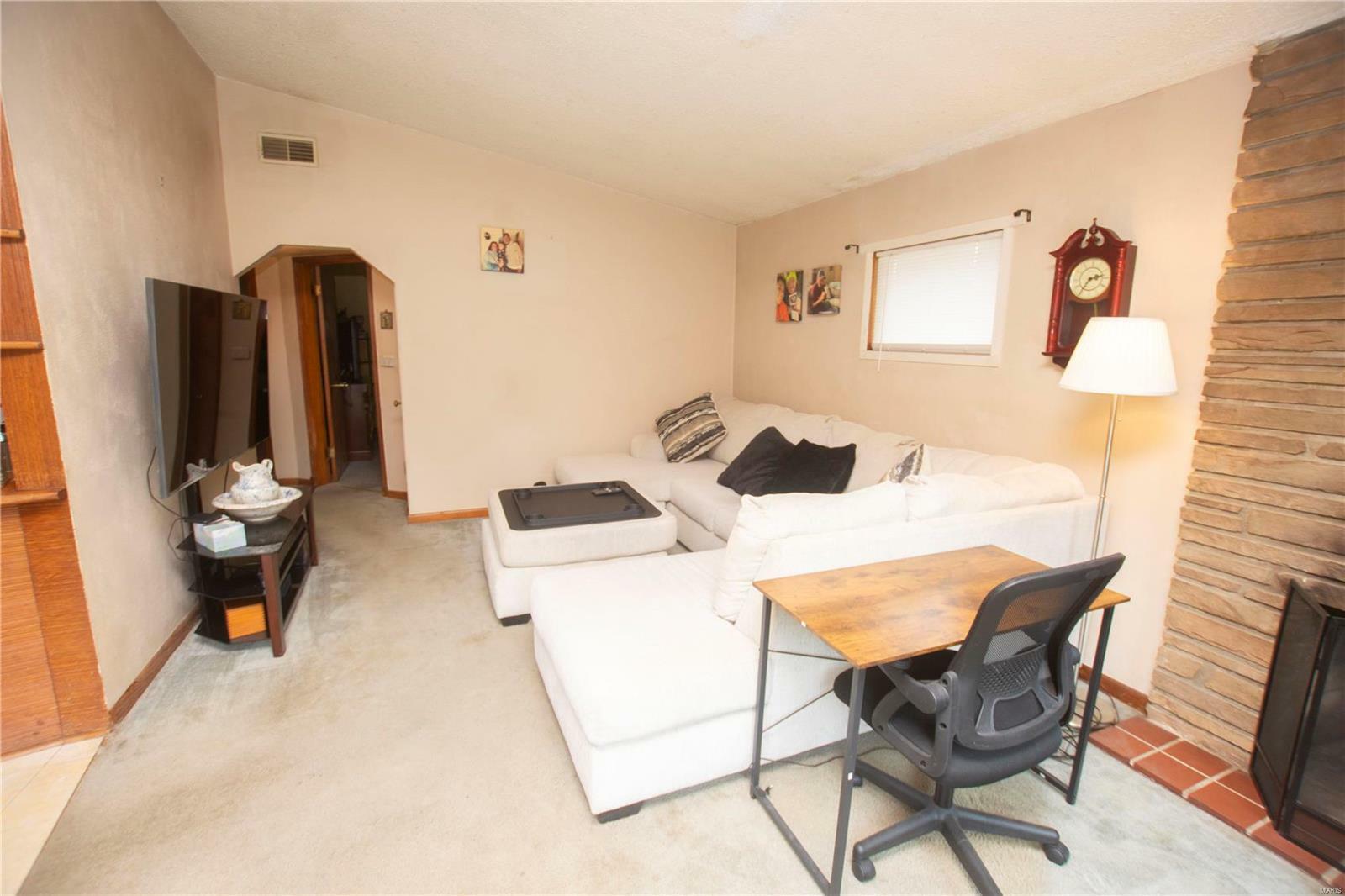 Property Photo:  702 Valley Drive  IL 62024 