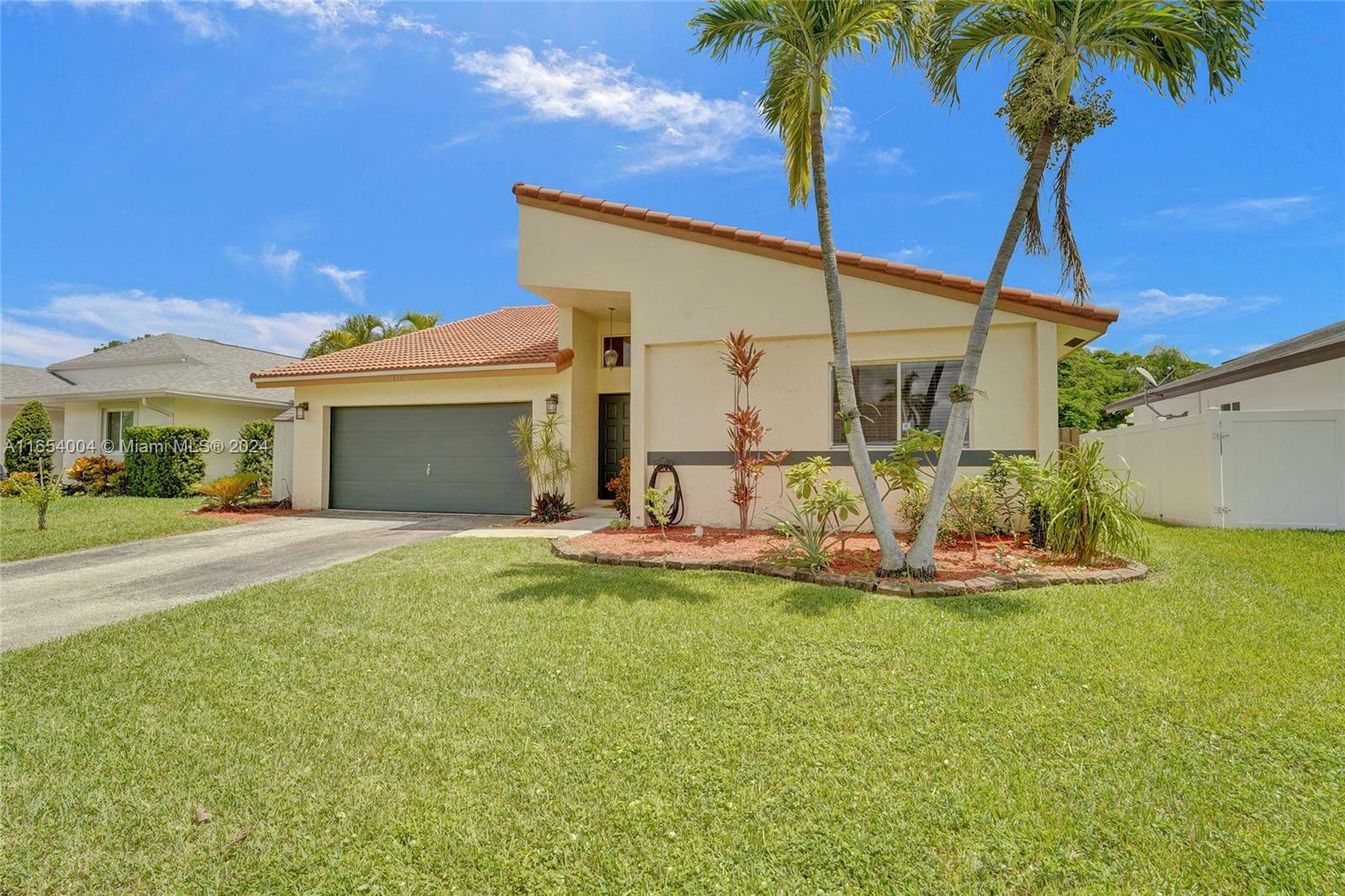 Property Photo:  717 SE 3rd Ln  FL 33004 