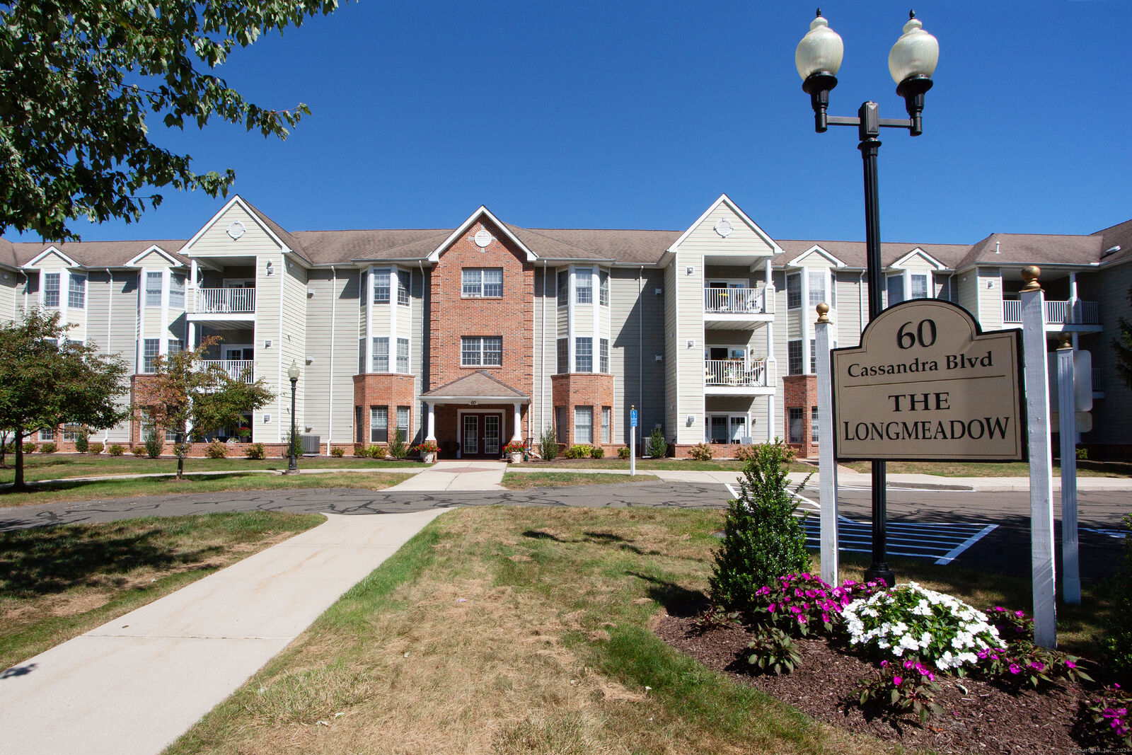 Property Photo:  60 Cassandra Boulevard Apt 208  CT 06107 