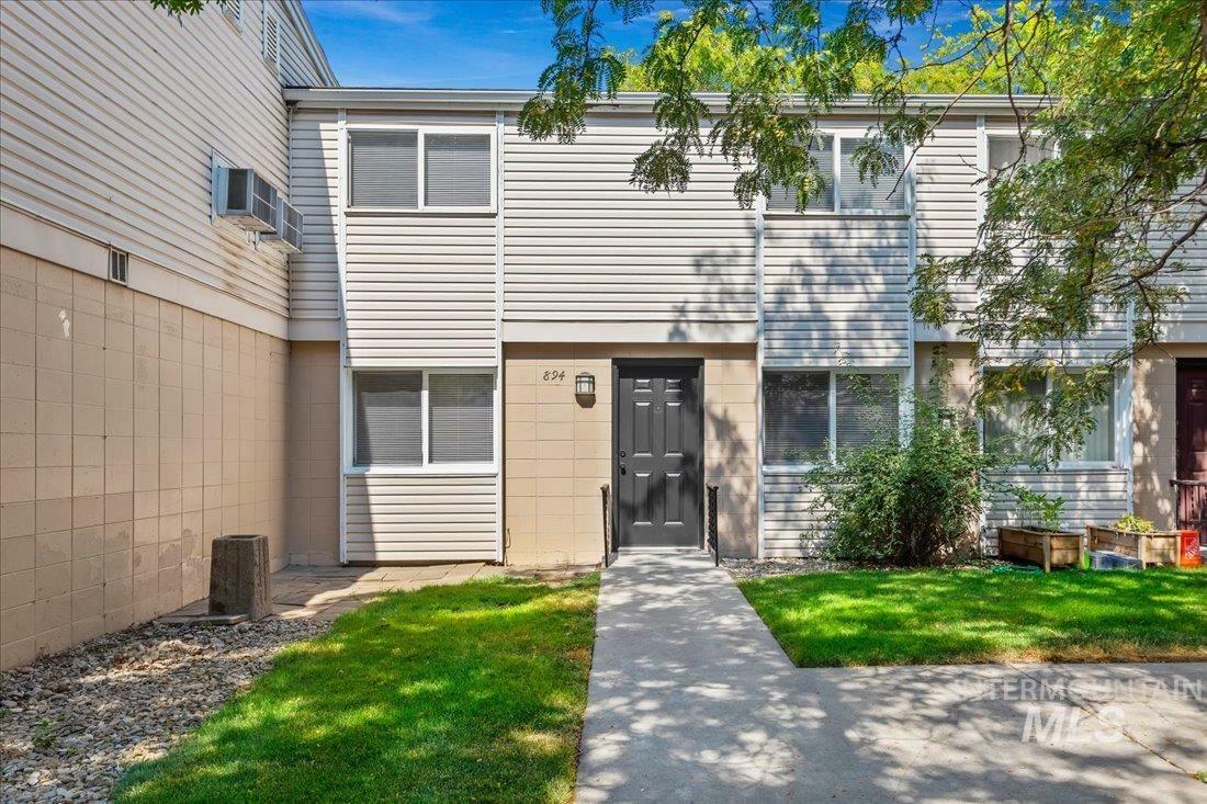 Property Photo: 894 S Curtis Rd ID 83705