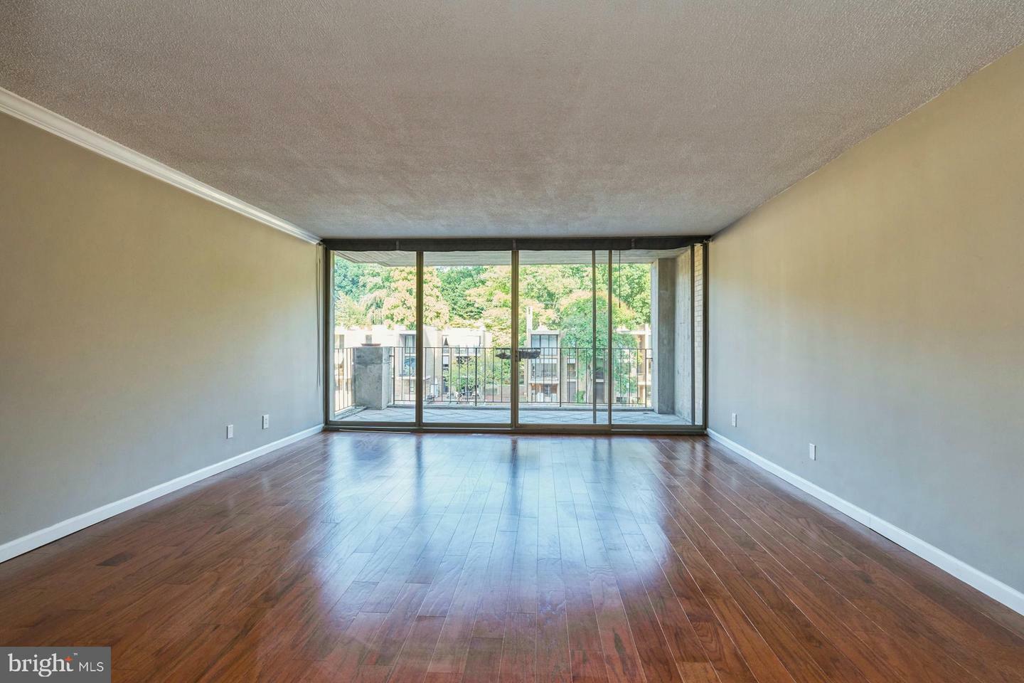 Property Photo:  11400 Washington Plaza W 205  VA 20190 