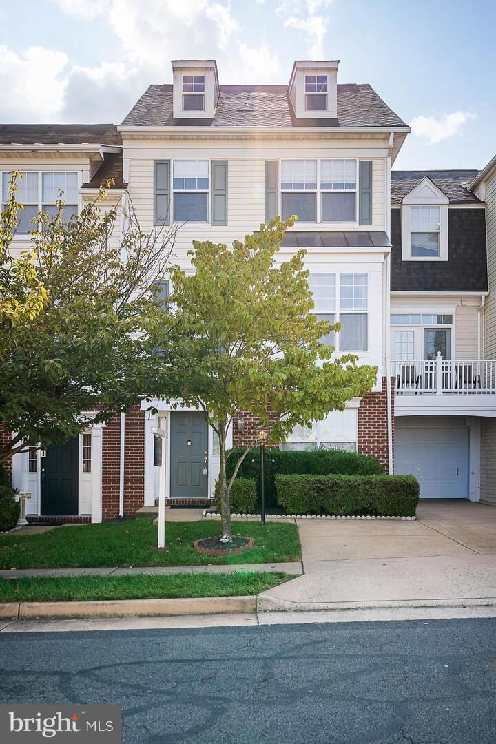 Property Photo: 8243 Glade Bank Drive VA 20111