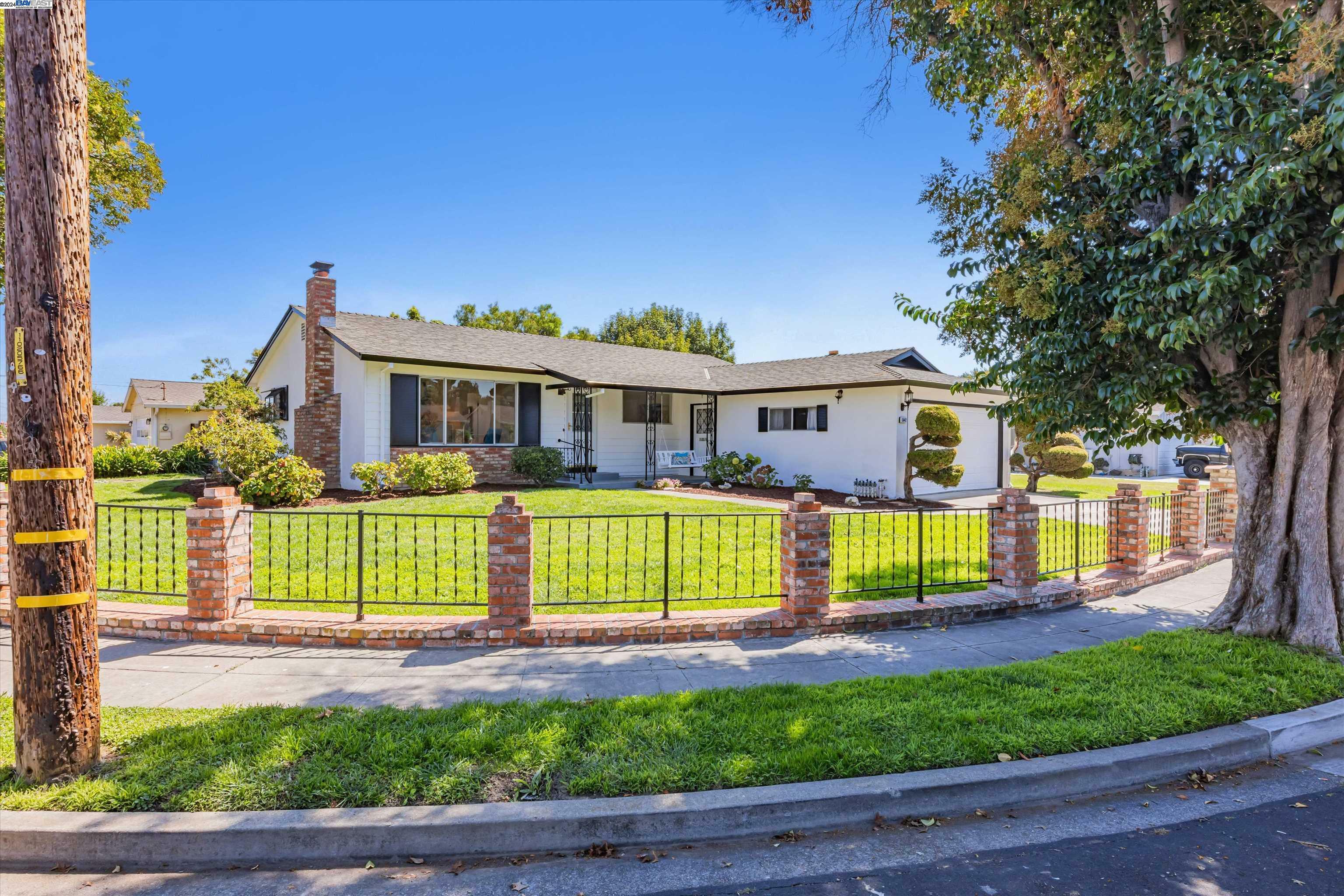 Property Photo:  5642 Ravenwood Avenue  CA 94560 