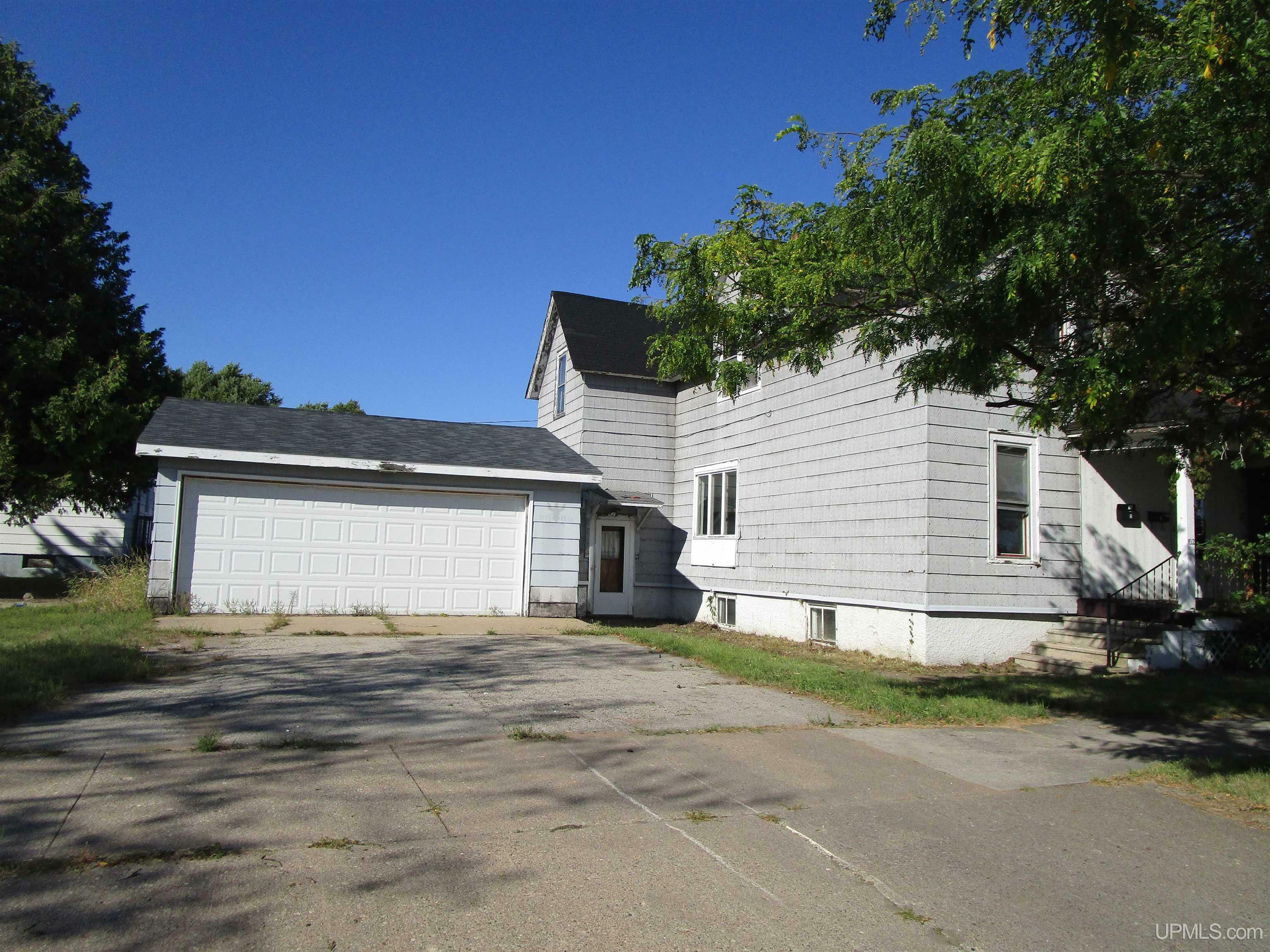 1812 N 1st Avenue  Escanaba MI 49829 photo