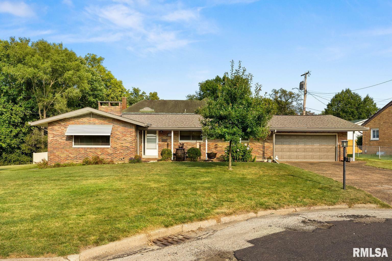 Property Photo:  1024 N Bluff Crest Court  IL 61604 