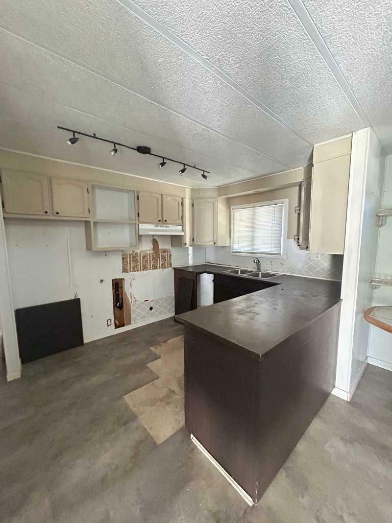 Property Photo:  6724 17 Avenue SE 20  AB T2A 0W5 