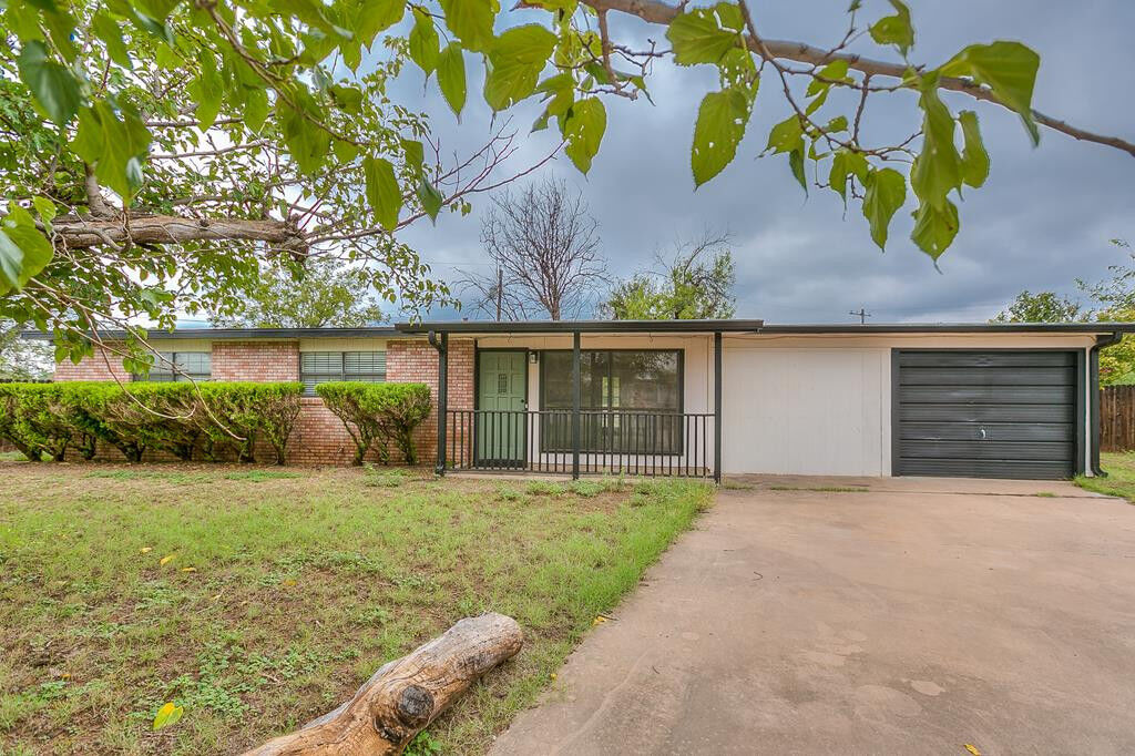 Property Photo:  2305 Oxford Circle  TX 76904 