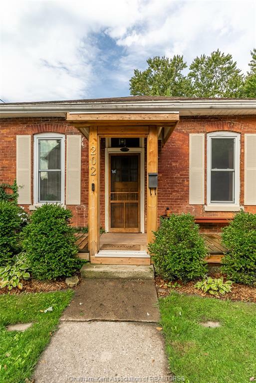 Property Photo:  202 Adelaide Street South  ON N7M 4R9 