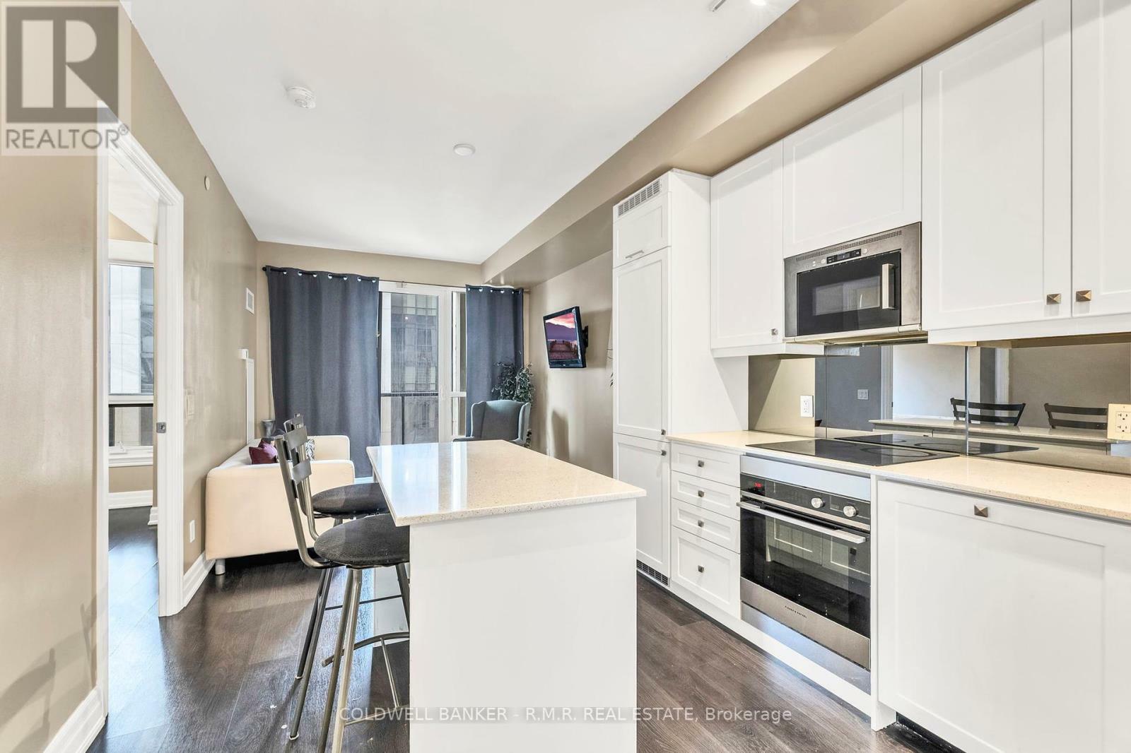 Property Photo:  9085 Jane Street 404  ON L4K 0L8 