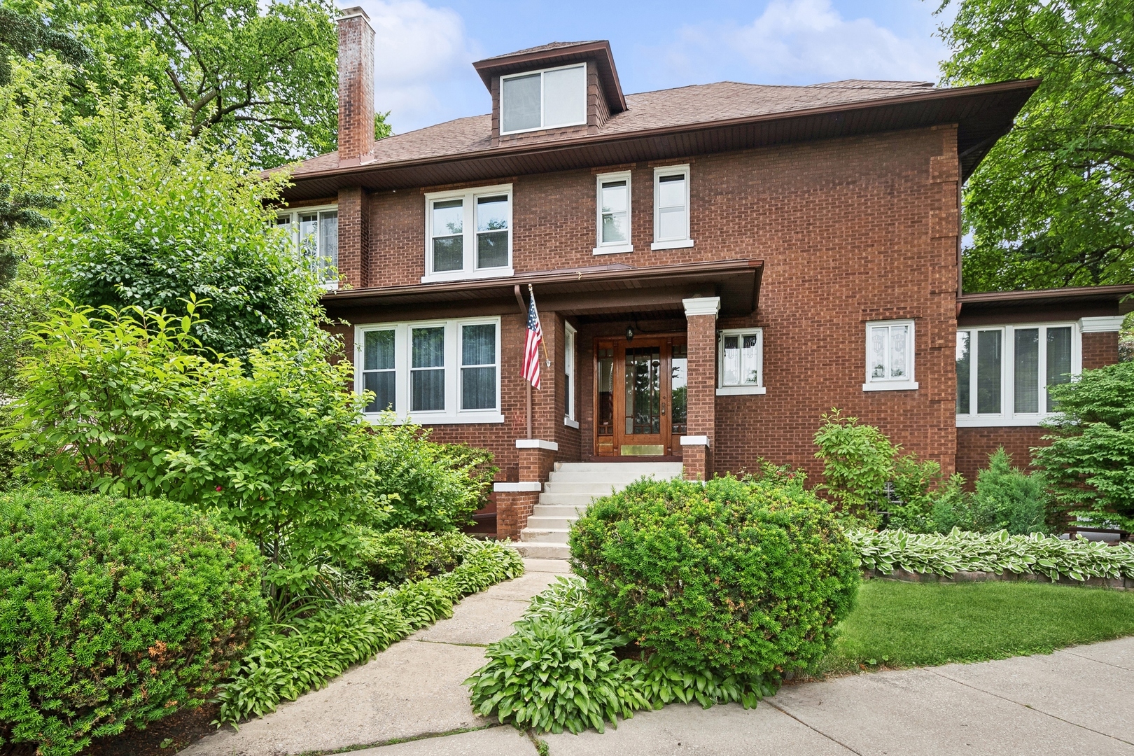 Property Photo:  4545 N Manor Avenue  IL 60625 