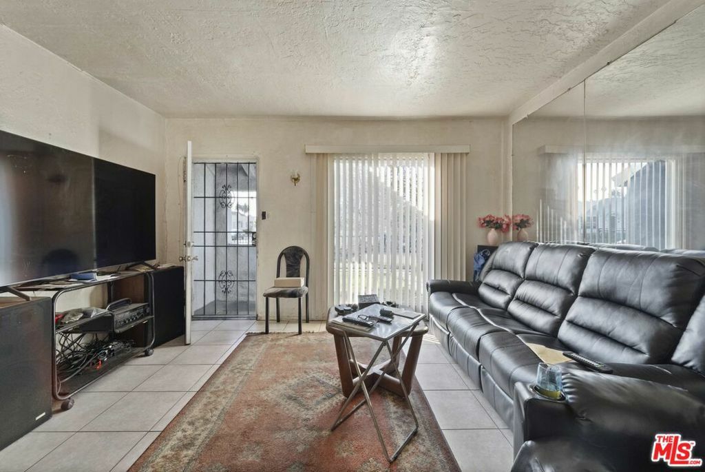 Property Photo:  2824 2826 West View Street  CA 90016 