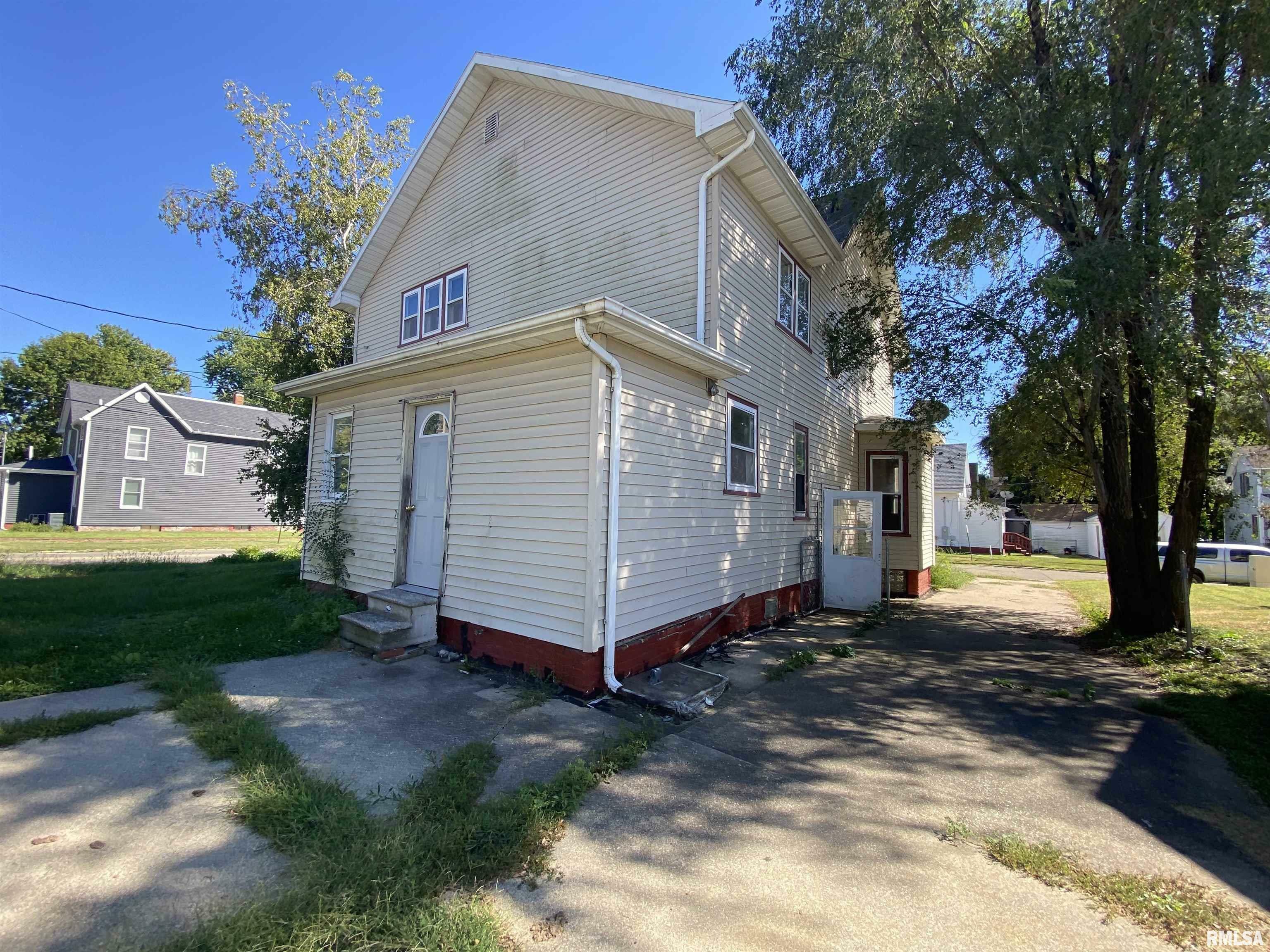 Property Photo:  69 E Olive Street  IL 61520 