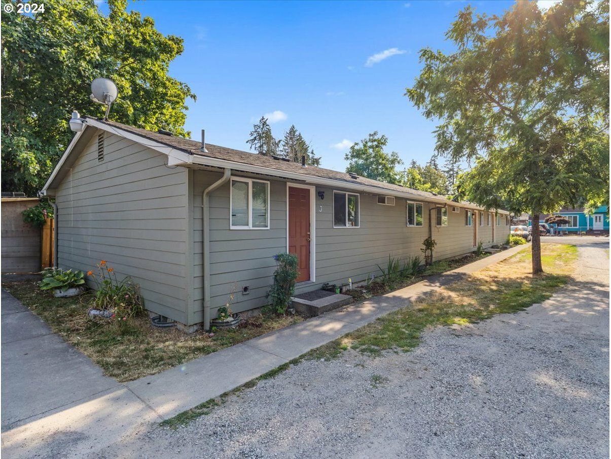 Property Photo:  3330 SE 129th  OR 97236 