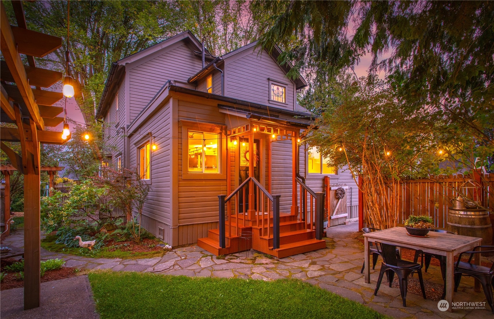 Property Photo:  414 Avenue B  WA 98290 