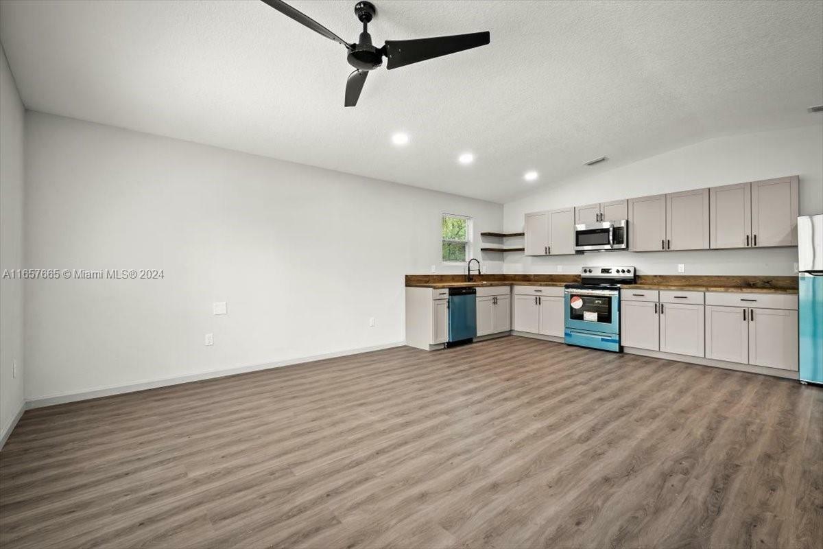 Property Photo:  1594 W 22nd  FL 32209 