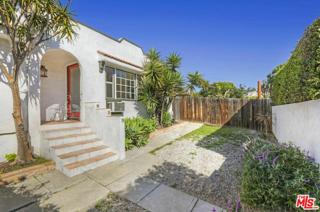 Property Photo:  707 N Avenue 64  CA 90042 