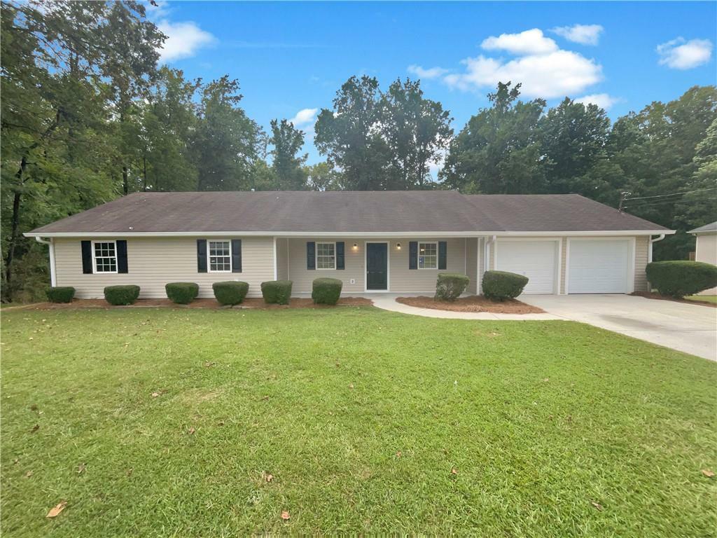 Property Photo:  10125 S Dinah Circle  GA 30014 