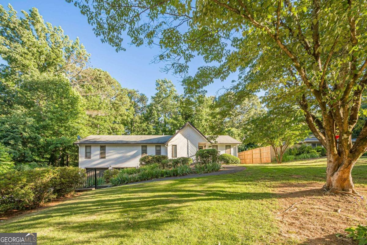 Property Photo:  1315 Shiloh Trail East NW  GA 30144 