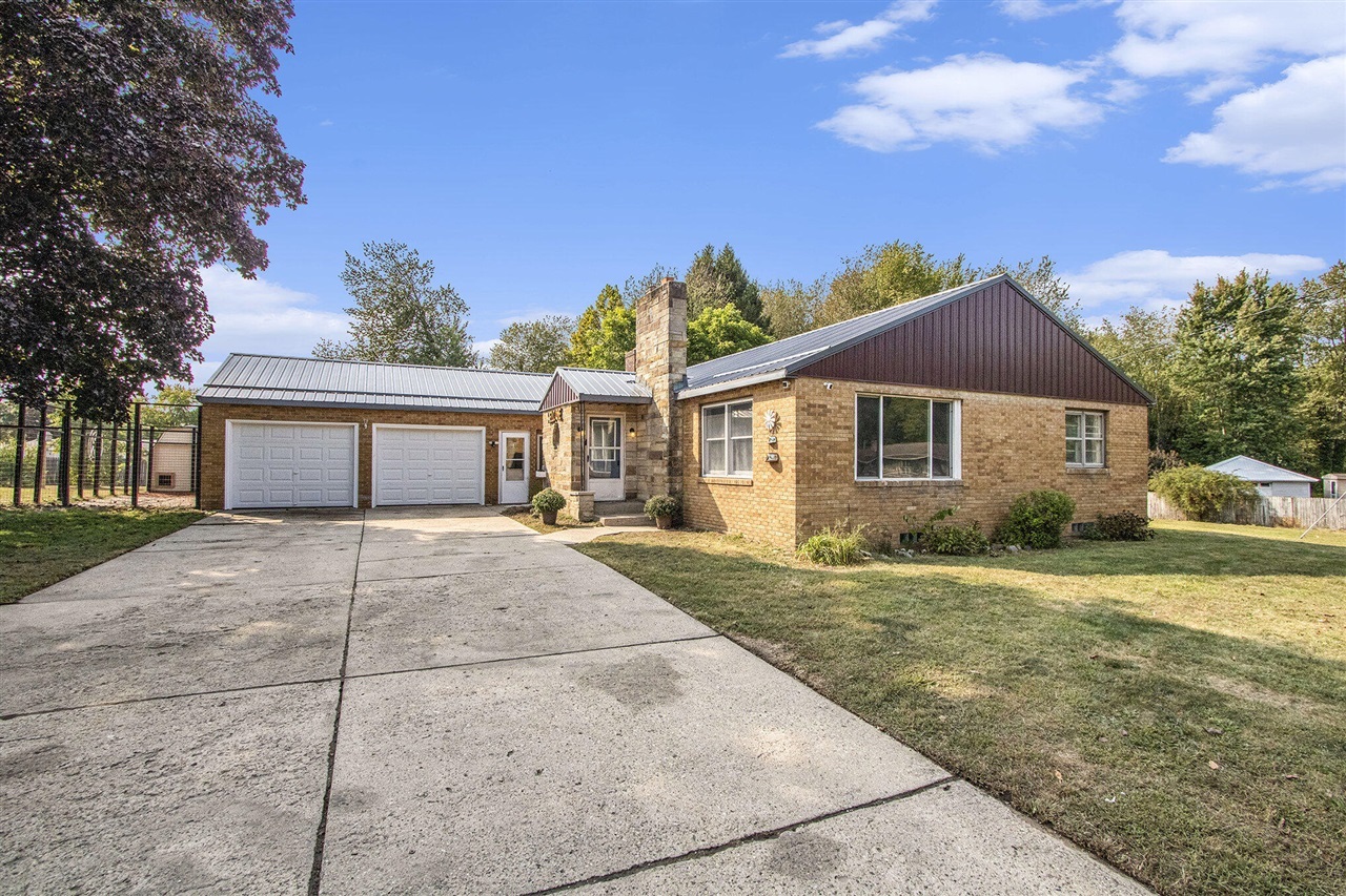 Property Photo: 214 Randolph Street MI 49013-1441