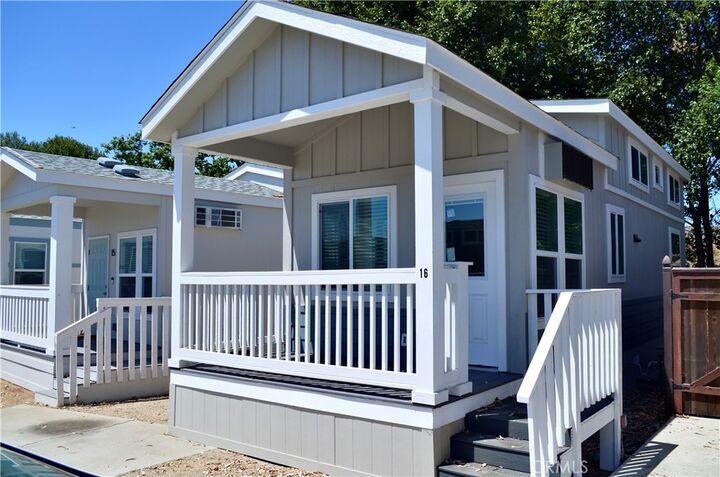 Property Photo: 274 Higuera Street 16 CA 93401