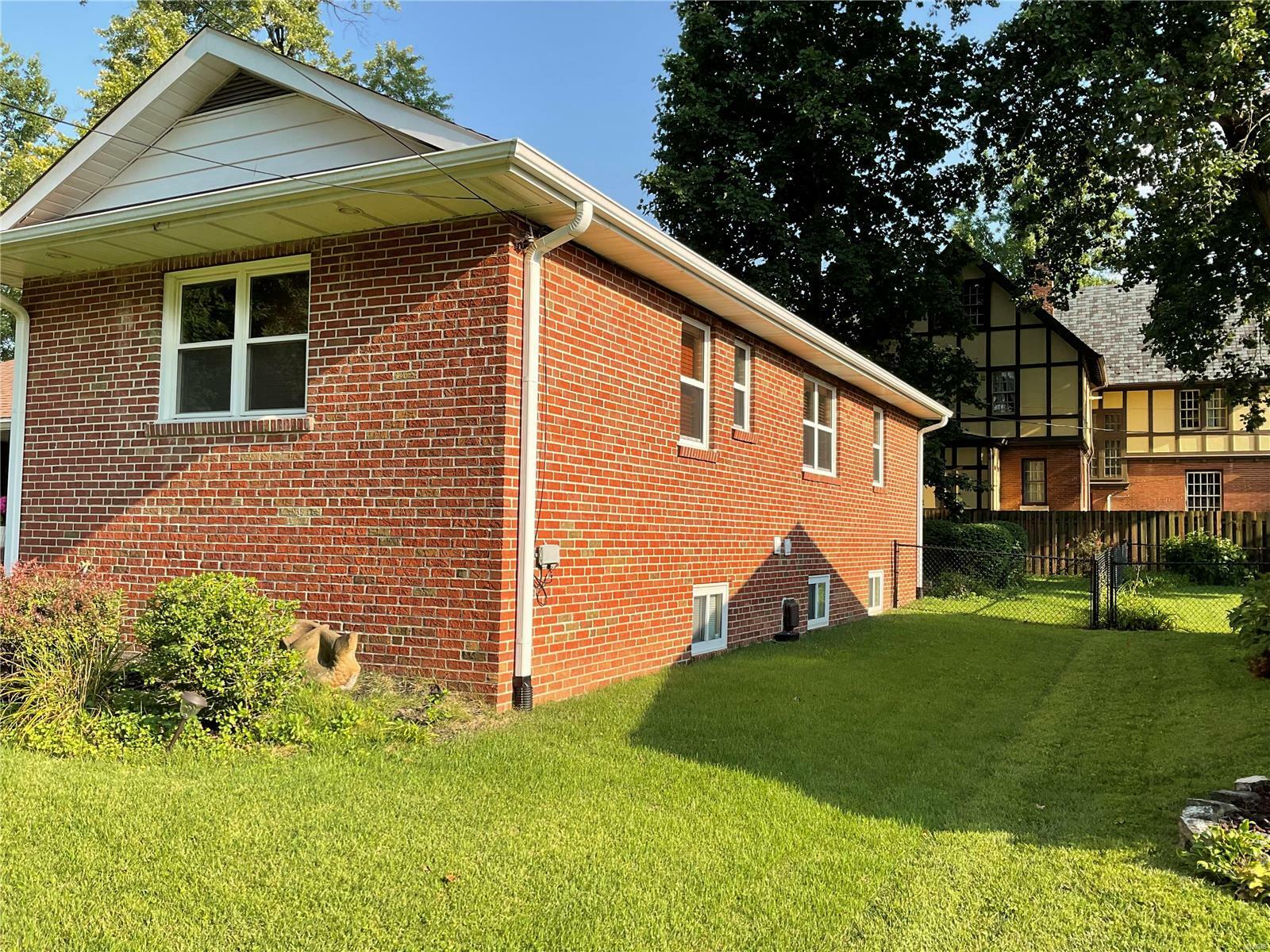 Property Photo:  10004 Thorpe Avenue  MO 63114 