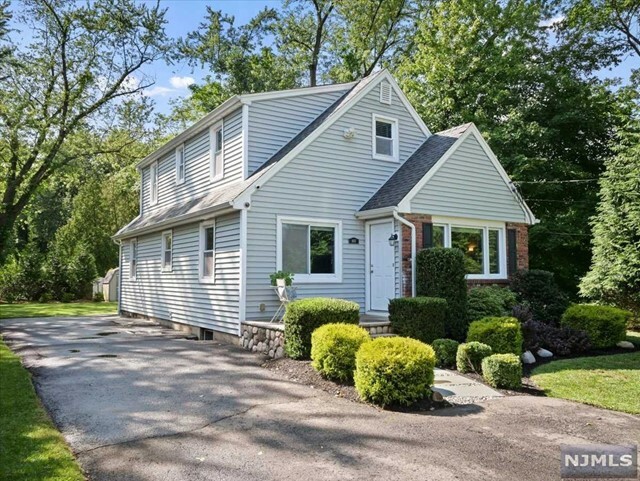 Property Photo:  607 North Central Avenue  NJ 07446 