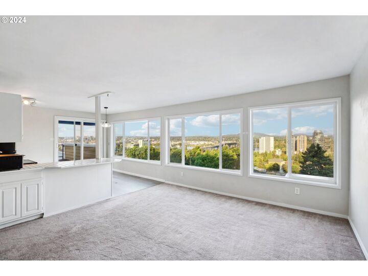 Property Photo:  3515 SW Barbur Blvd N-3  OR 97239 