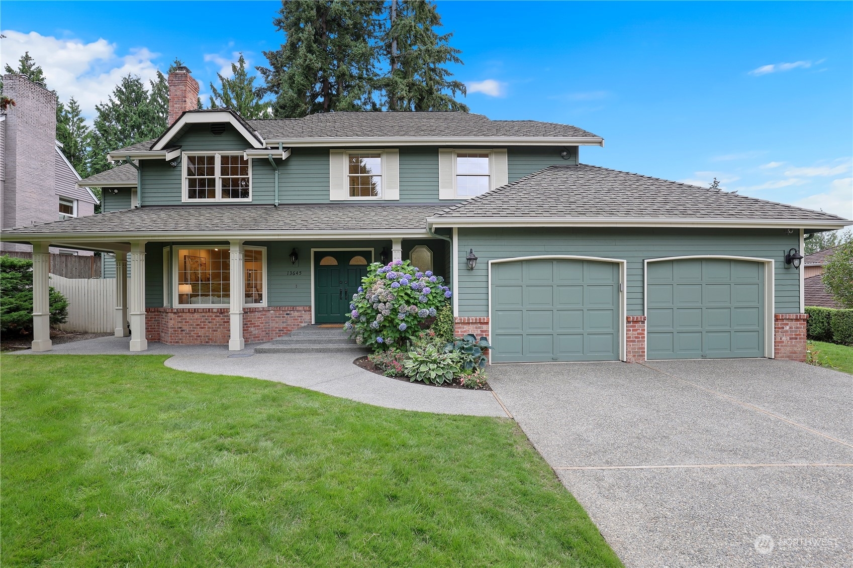 Property Photo:  13645 Main St  WA 98005 