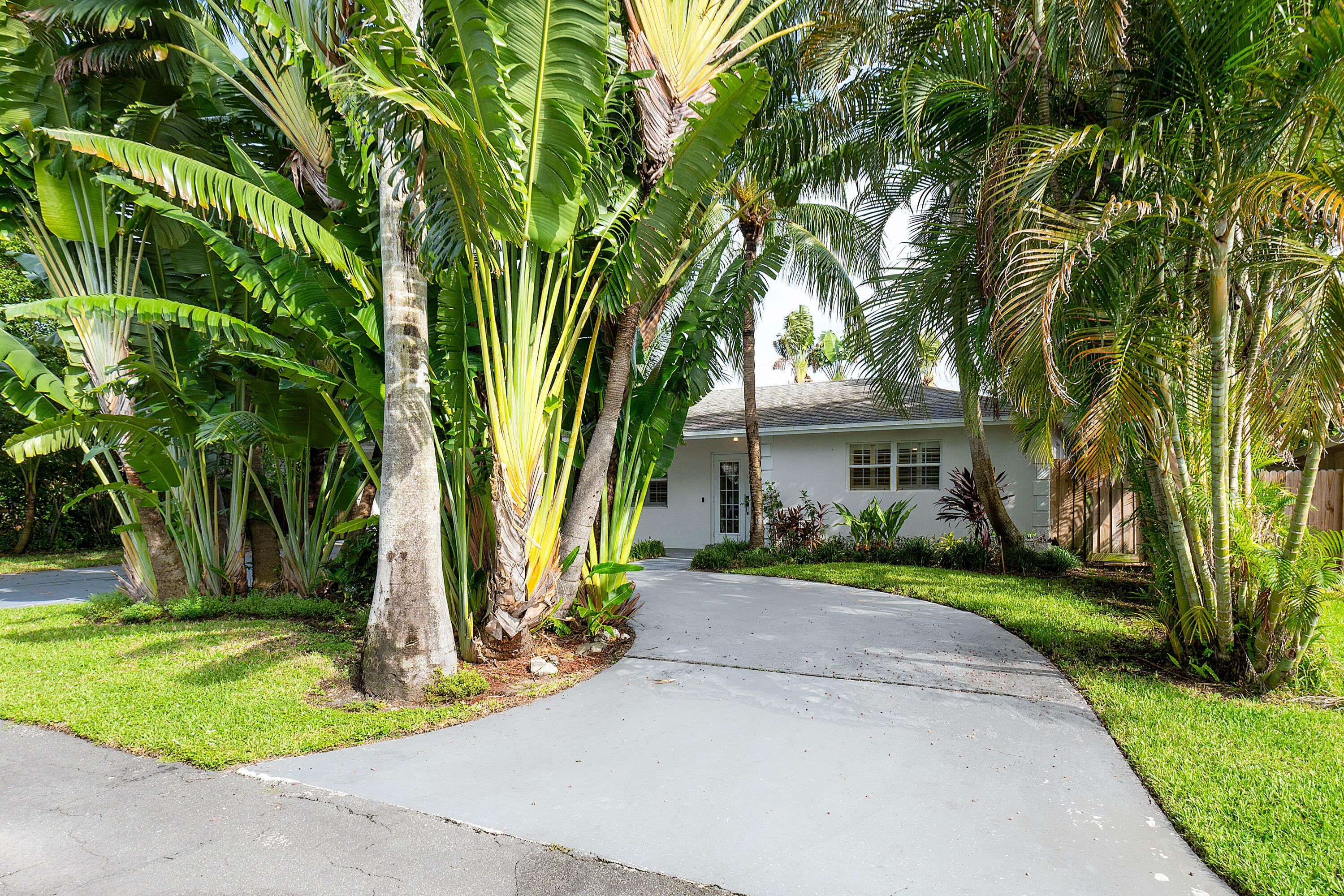 Property Photo:  723 SW 27th Way  FL 33435 