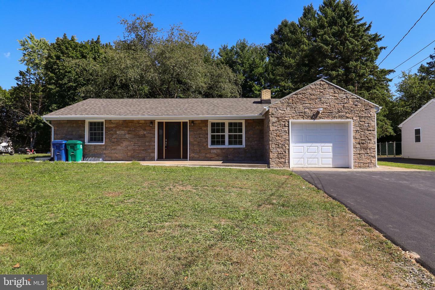 Property Photo:  1077 Acri Drive  PA 17111 