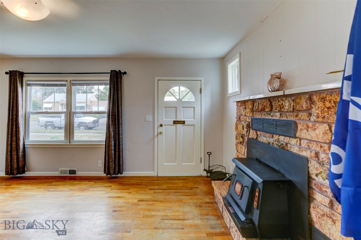 Property Photo:  1305 W Geyser Street  MT 59047 