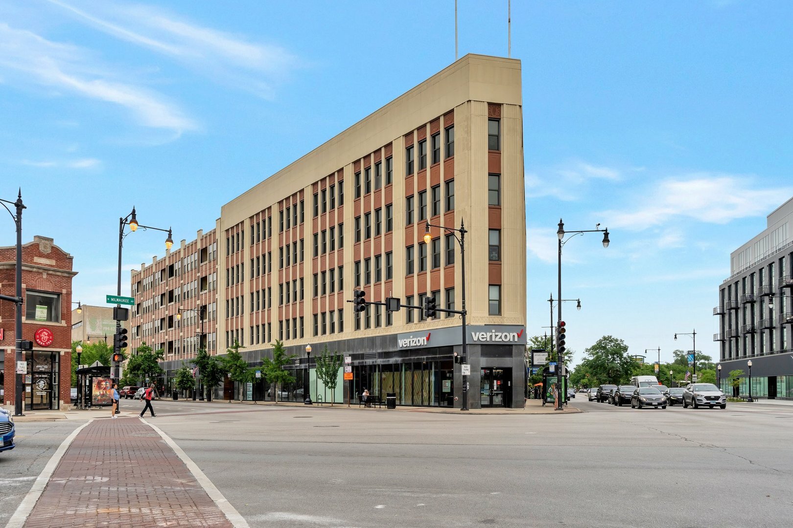 Property Photo:  4015 N Milwaukee Avenue 413  IL 60641 