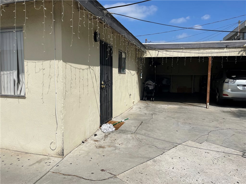 Property Photo:  12706 Doty Avenue  CA 90250 