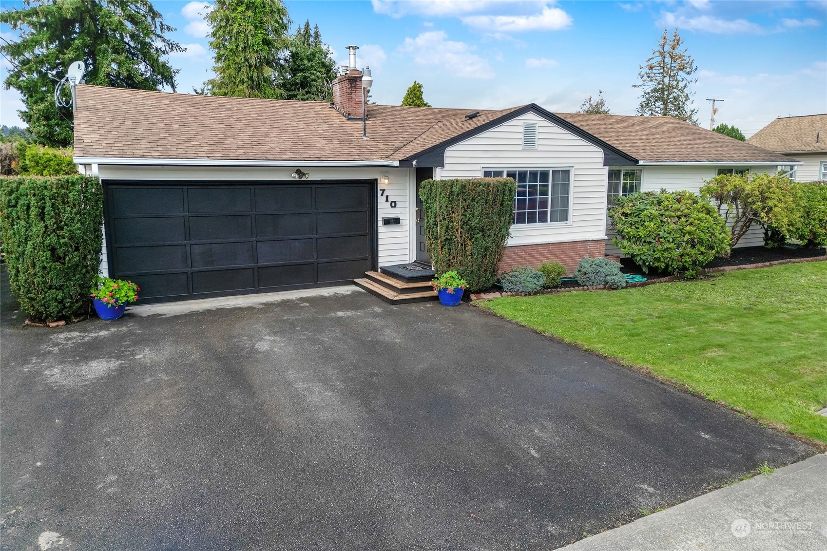 Property Photo:  710 14th St SW  WA 98371 