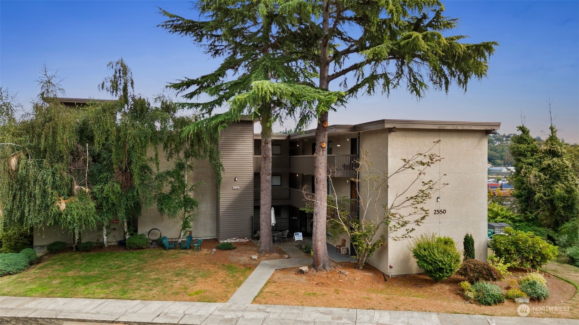 Property Photo:  2550  Thorndyke Avenue W 104  WA 98199 